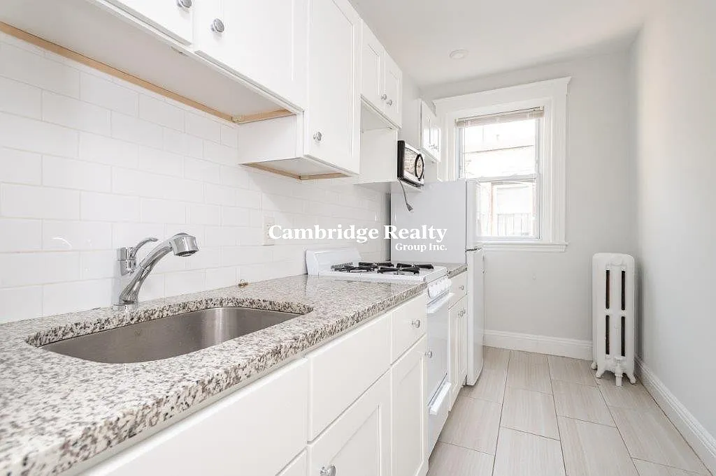 Studio, 1.0 bath, 349 sqft, $2,550 — Photo 1