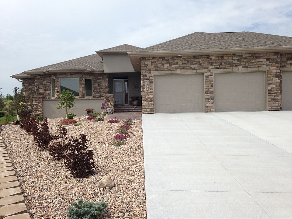 Front with courtyard