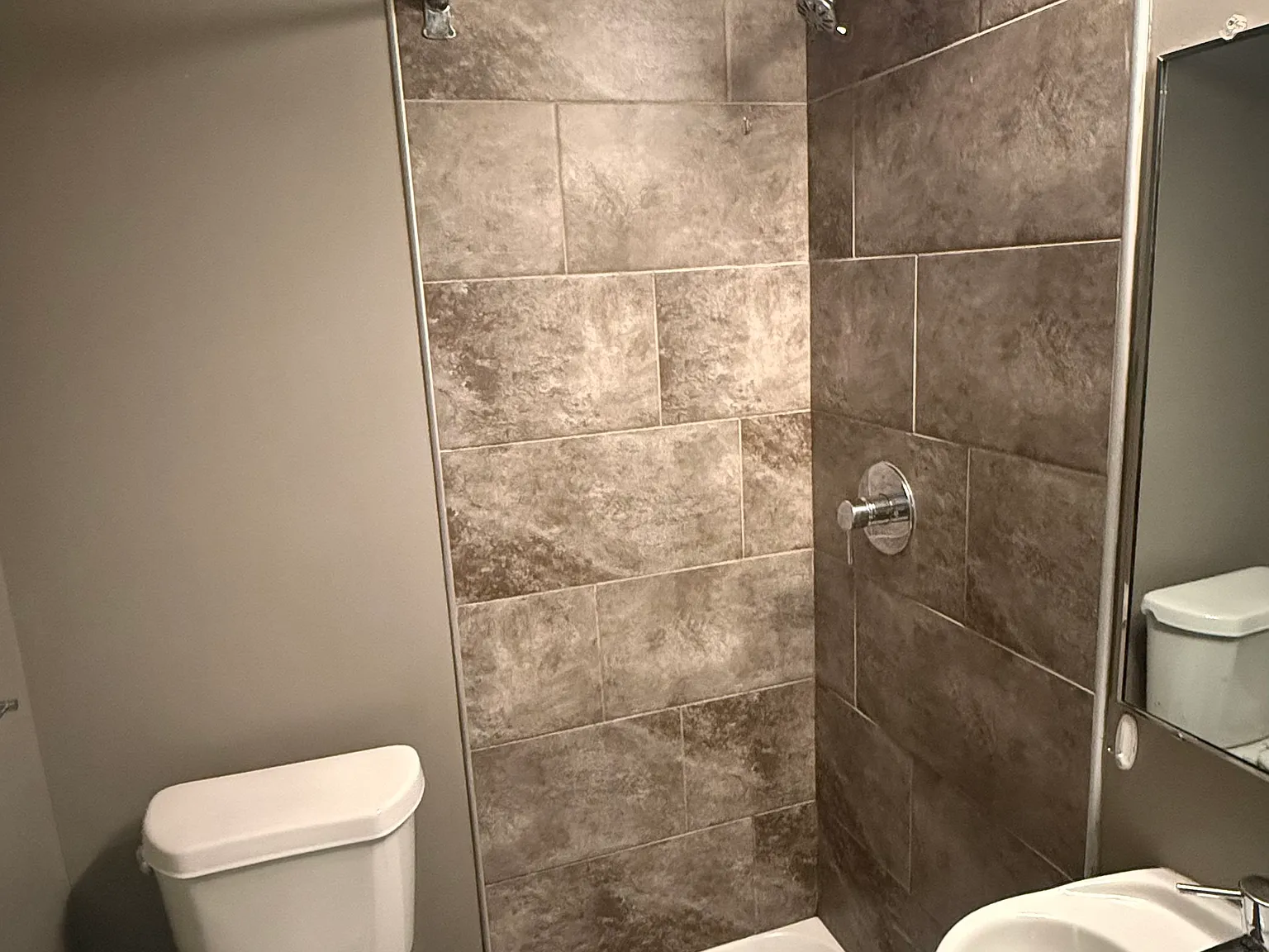 1 bed, 1100 sqft, $1,100 — Photo 2