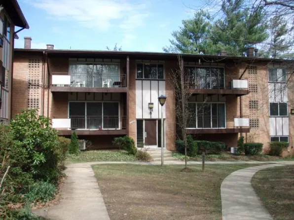10169 Fair Woods Dr #104, Fairfax, VA 22030