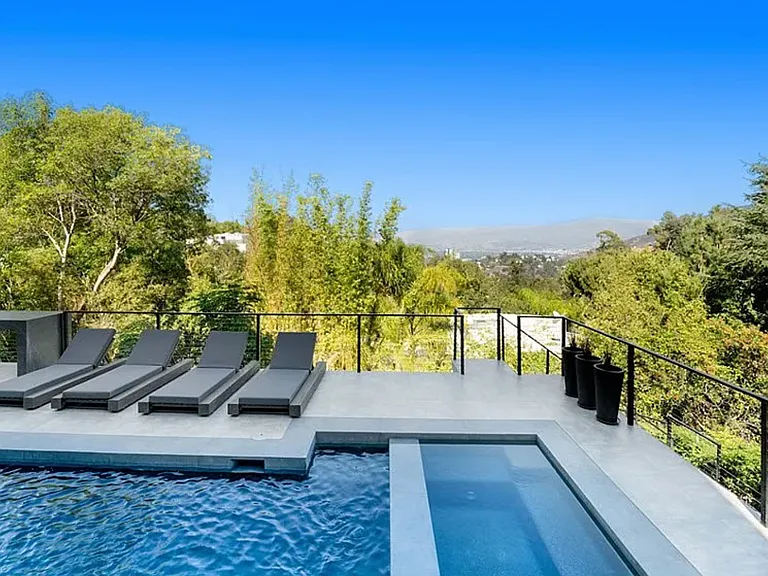 7317 Caverna Dr — Photo 42