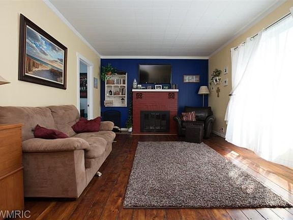 2nd image of 202 S 8th St
