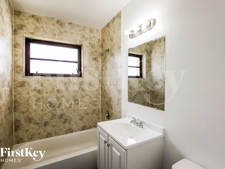 10020 SW 37th St — Photo 17