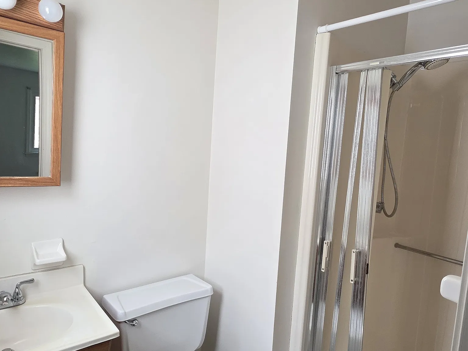 3 bed, 1400 sqft, $1,600 — Photo 2