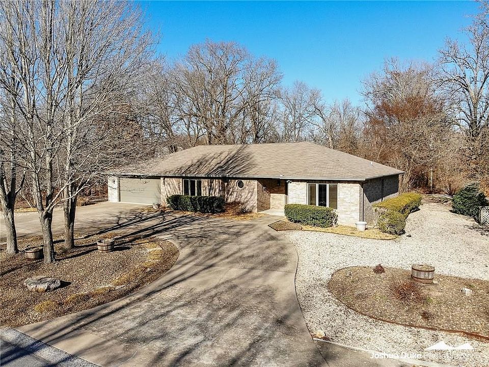 1st image of 34 Magrath Dr