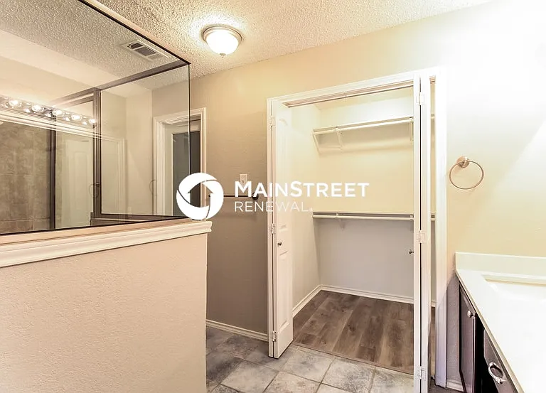 6856 Driffield Cir E — Photo 14