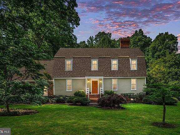 3rd image of 8276 Oak Wood Dr