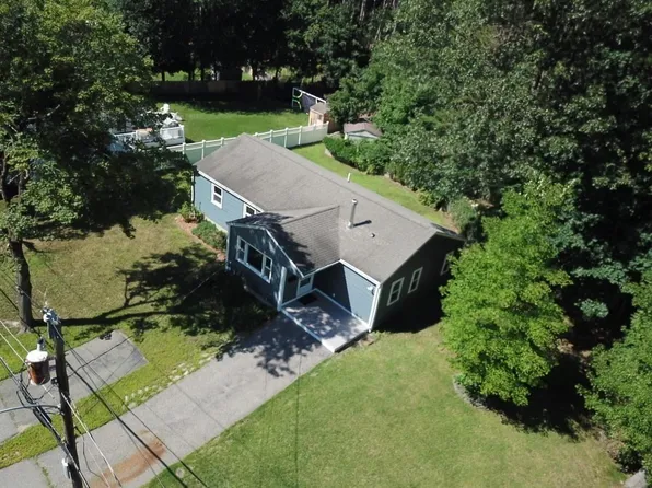 8 Reardon Rd, Hudson, MA 01749