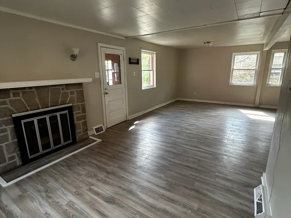 9213 Vantine St, Pittsburgh, PA 15235