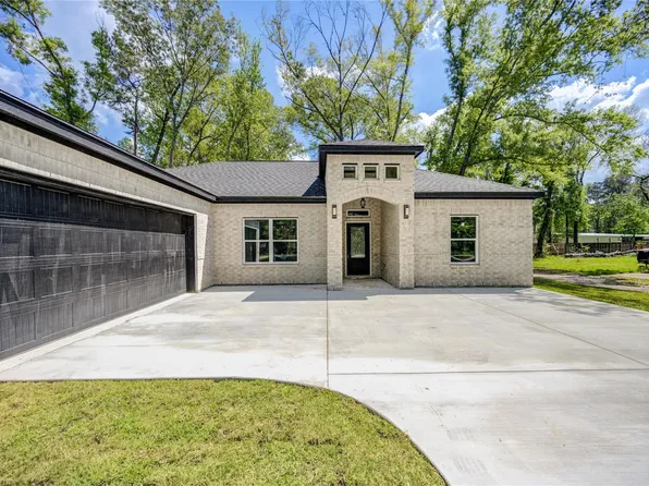 390 N Linnwood, Woodbranch, TX 77357