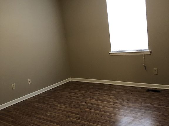 4th image of 14 Bradley Ct #14