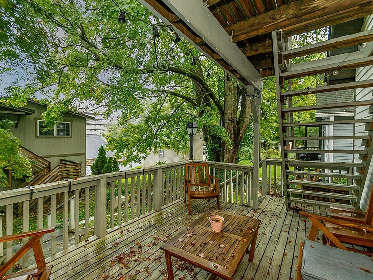 517 W Howe St — Photo 22