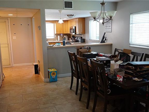 5th image of 2100 Barkeley LN #1