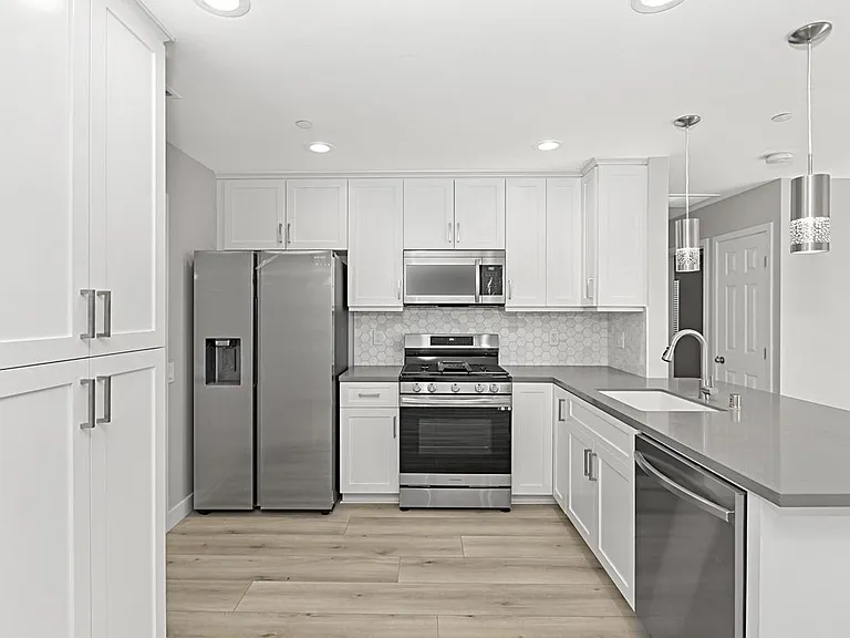 330 Ash Ave — Photo 4