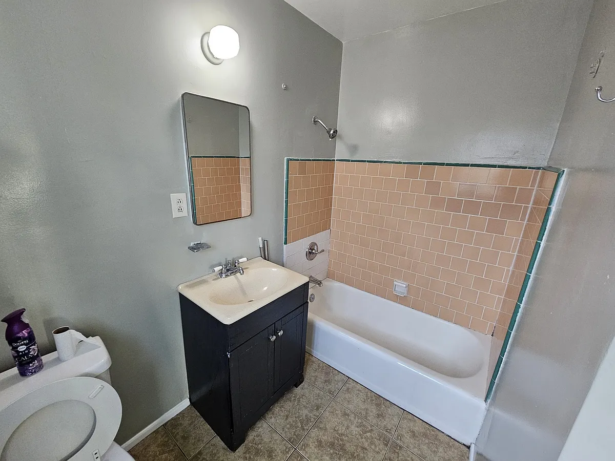 Building Photo - 4966 Oregon Ave #B