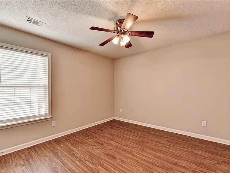 565 Alstonefield Dr — Photo 26
