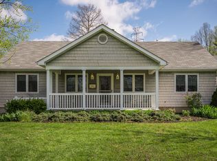 821 Ormsby Ln, Lyndon, KY 40242