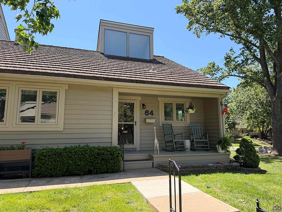 1st image of 64 SW Pepper Tree Ln