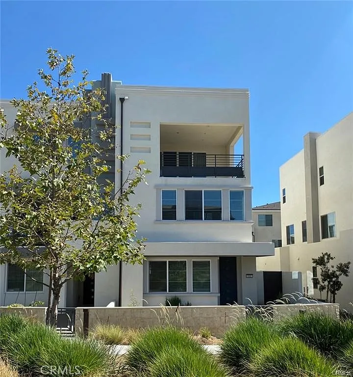 Building Photo - 161 Episode