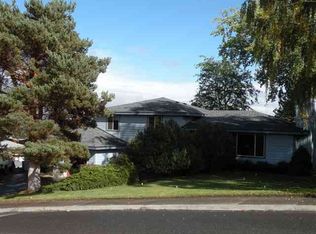 1026 S 45th Ave, West Richland, WA 99353