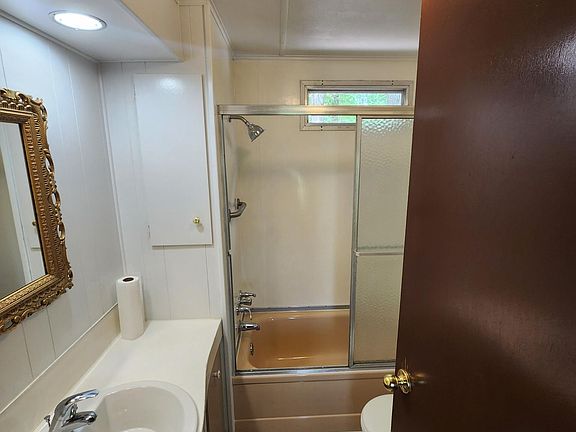 Bathroom. New sink, paint/caulk, toilet, faucets, floor...all replaced in 2021.