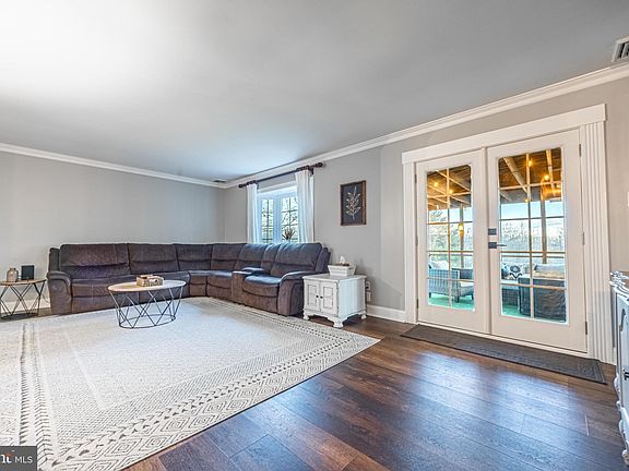 4th image of 709 Glen Dr