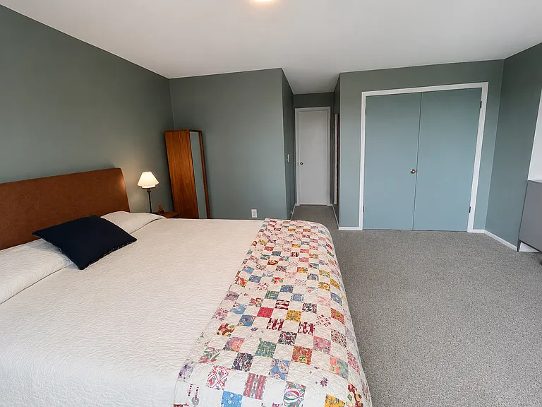 Massive primary suite