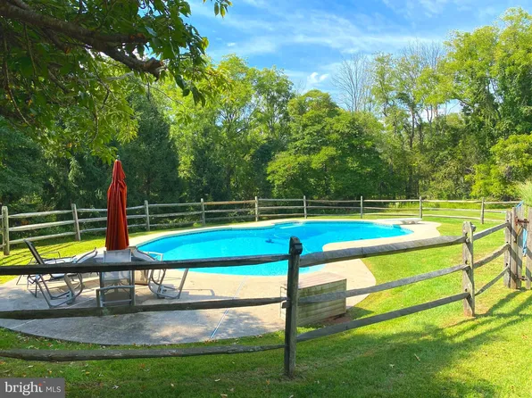 22 Breezy Dr, Erwinna, PA 18920