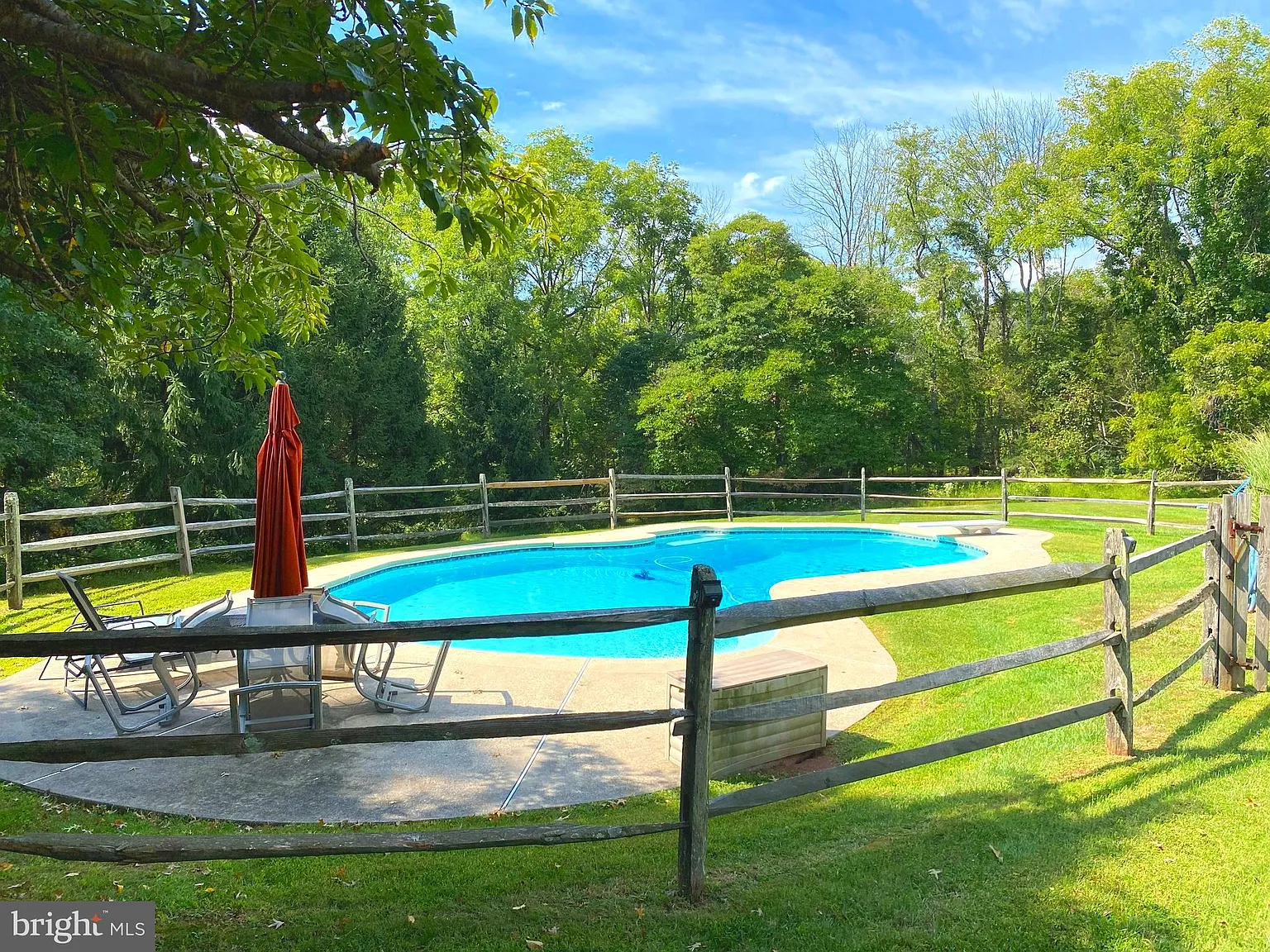 22 Breezy Dr photo 1