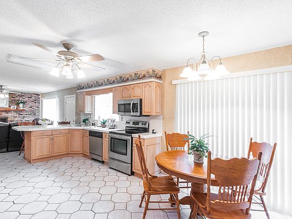 4th image of 2209 Campbell St