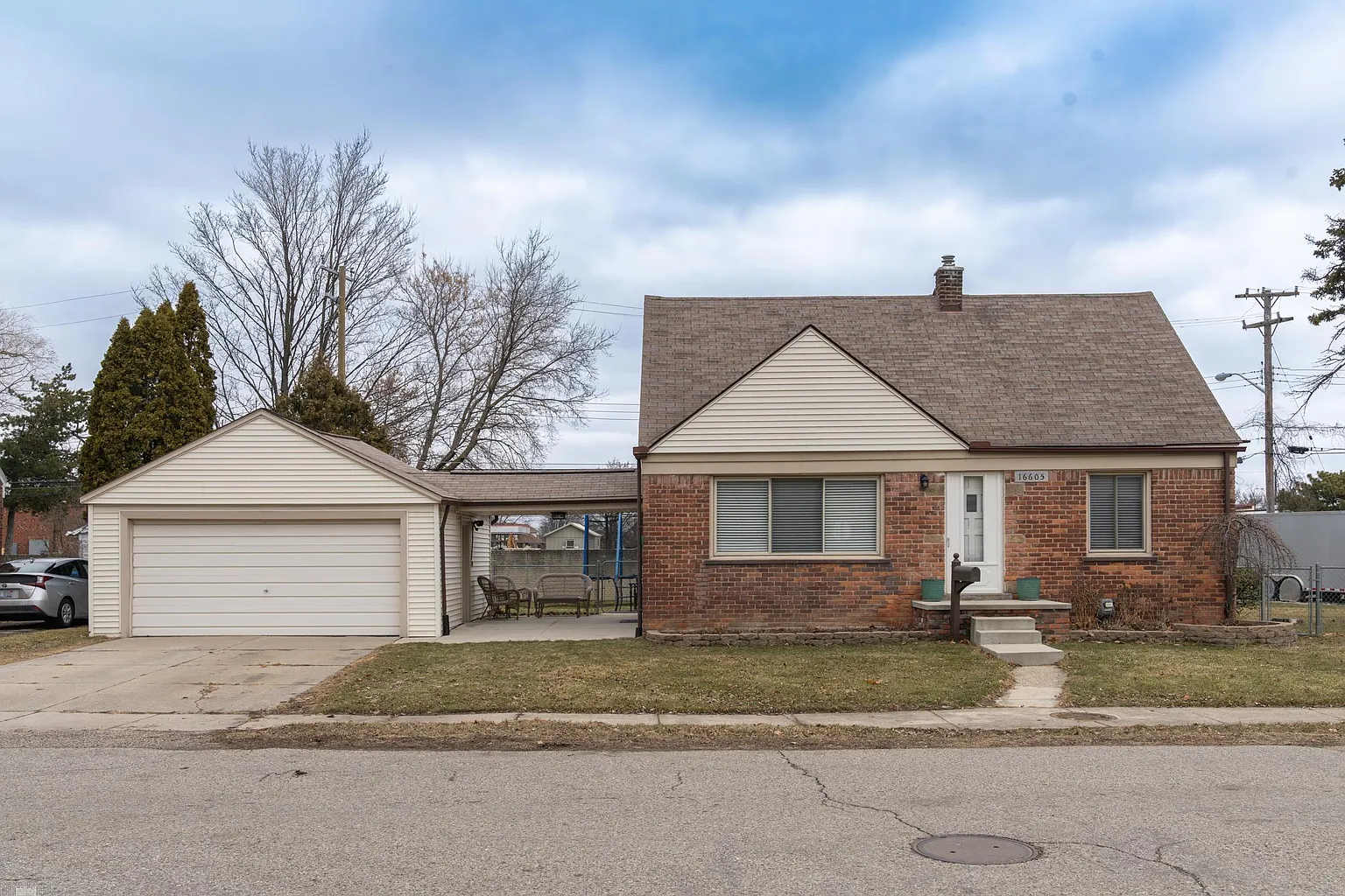 16605 Rosemary photo 1