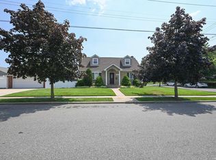 1185 Russell St, Franklin Square, NY 11010