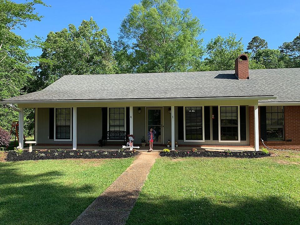 1st image of 20 Oak Hill Ln