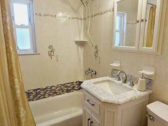 5th image of 20-22 33rd St #2