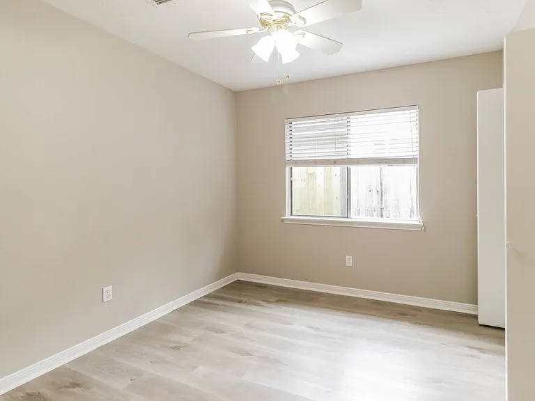 8619 Spring Green Dr — Photo 13