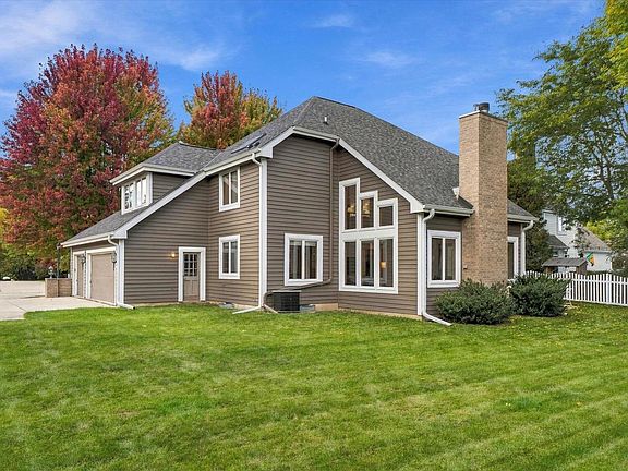 2nd image of 1264 Creekside LANE