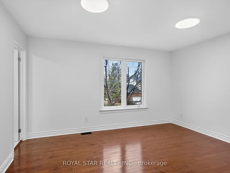 1448 Queensdale Ave — Photo 22