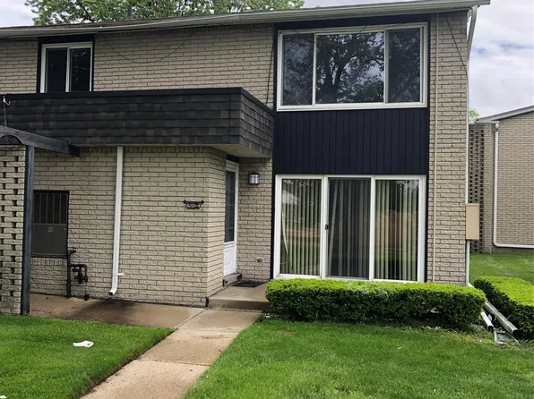8201 Kennedy Cir Unit 4, Warren, MI 48093