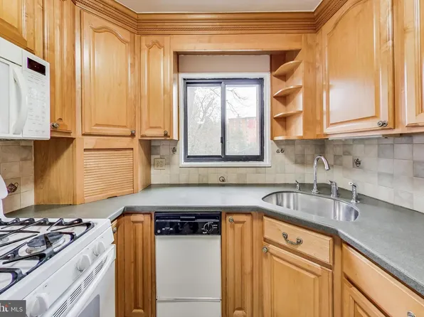7611 Maple Ave APT 202, Takoma Park, MD 20912