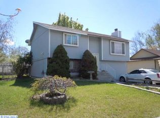 803 W 41st Pl, Kennewick, WA 99337