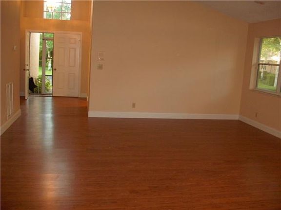 Home For Sale In Sweetwater