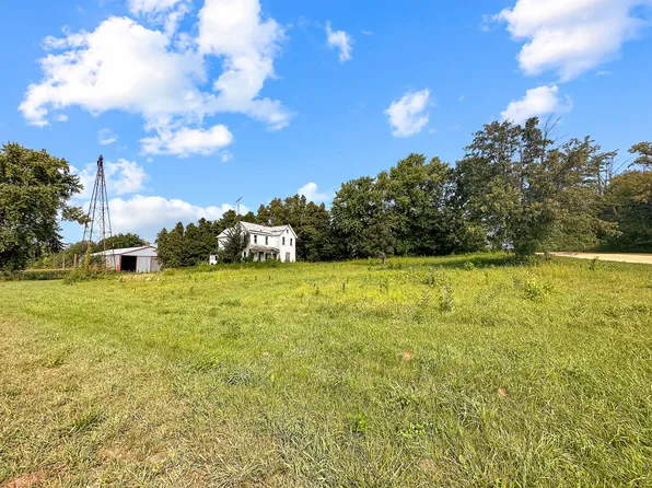 12043 W Pit Rd, Forreston, IL 61030