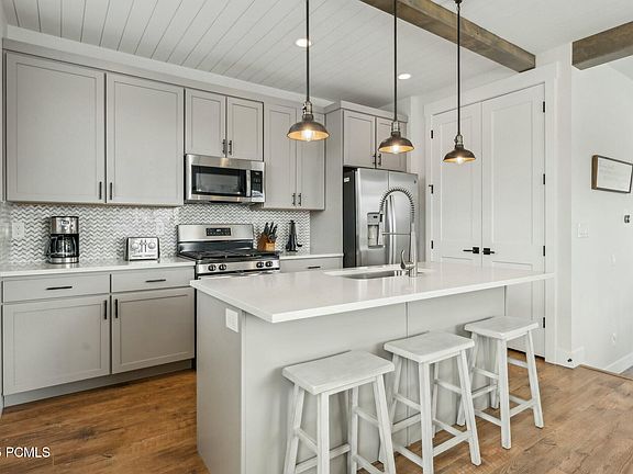 4th image of 1021 W Wasatch Spring Rd