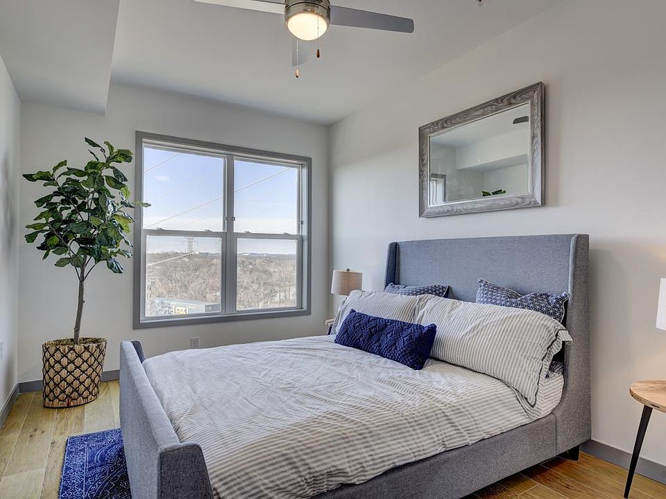 1st image of 400 Herron Dr APT 118