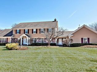 15 Watergate Dr, South Barrington, IL 60010