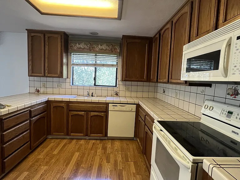 17909 Huckleberry Dr — Photo 6