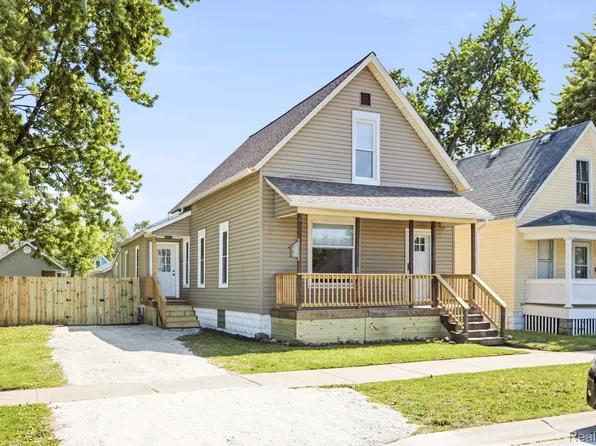 1126 Miller St, Port Huron, MI 48060