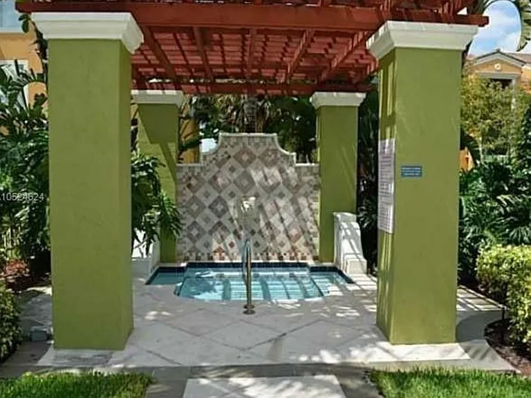 E Preserve Way — Photo 2