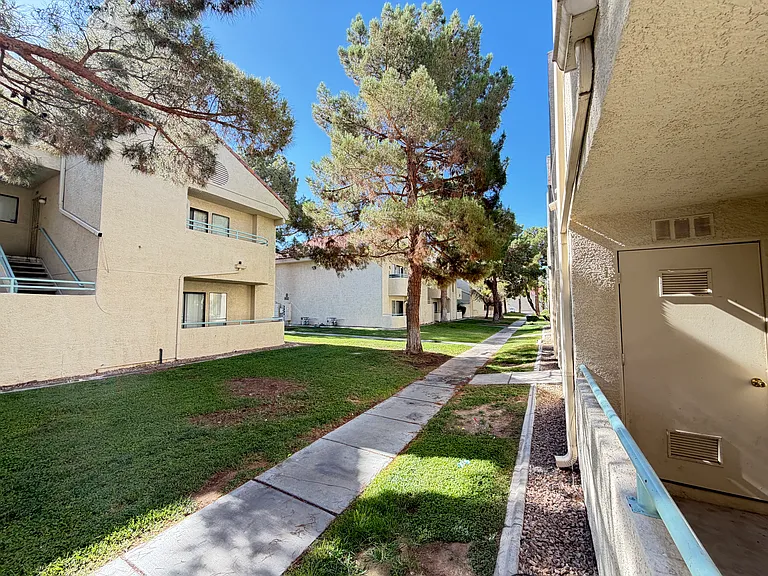 960 N Sloan Ln #104 — Photo 37