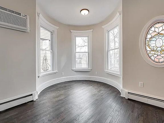 4th image of 486 Bramhall Ave #3